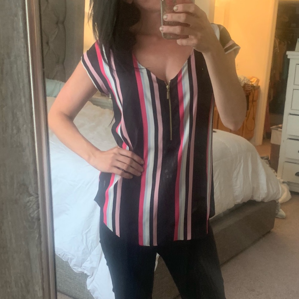 Express cuffed sleeve top - Picture 2 of 2